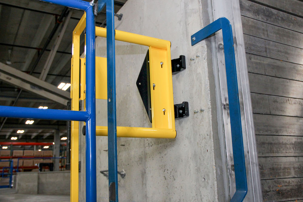 Adjustable Safety Gate - Self-closing fall protection swing gate - Fits openings from 18 in. to 36 in. - Easy installation in minutes  - Meets OSHA, CE and ANSI guardrail standards - PS DOORS EdgeHalt ASG-1836 image 6