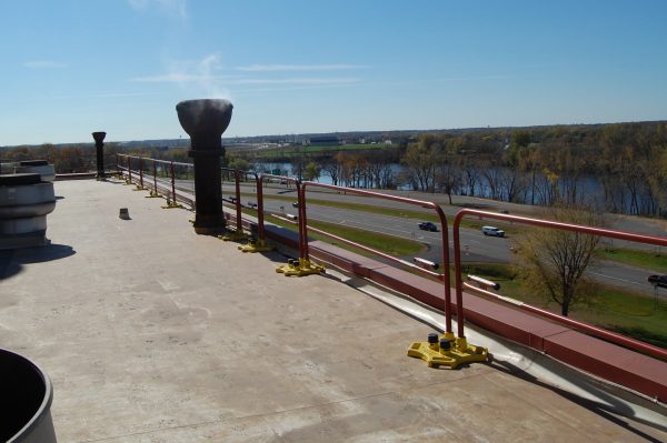 Safety Rail 2000 (SR2K) rooftop guardrail system - Non-penetrating fall protection safety rail - Portable or permanent installation - OSHA compliant - BlueWater SR2000