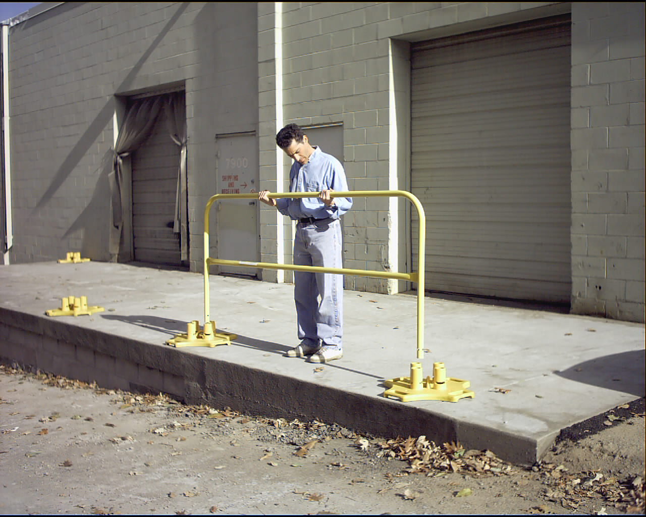 Safety Rail 2000 (SR2K) rooftop guardrail system - Non-penetrating fall protection safety rail - Portable or permanent installation - OSHA compliant - BlueWater SR2000