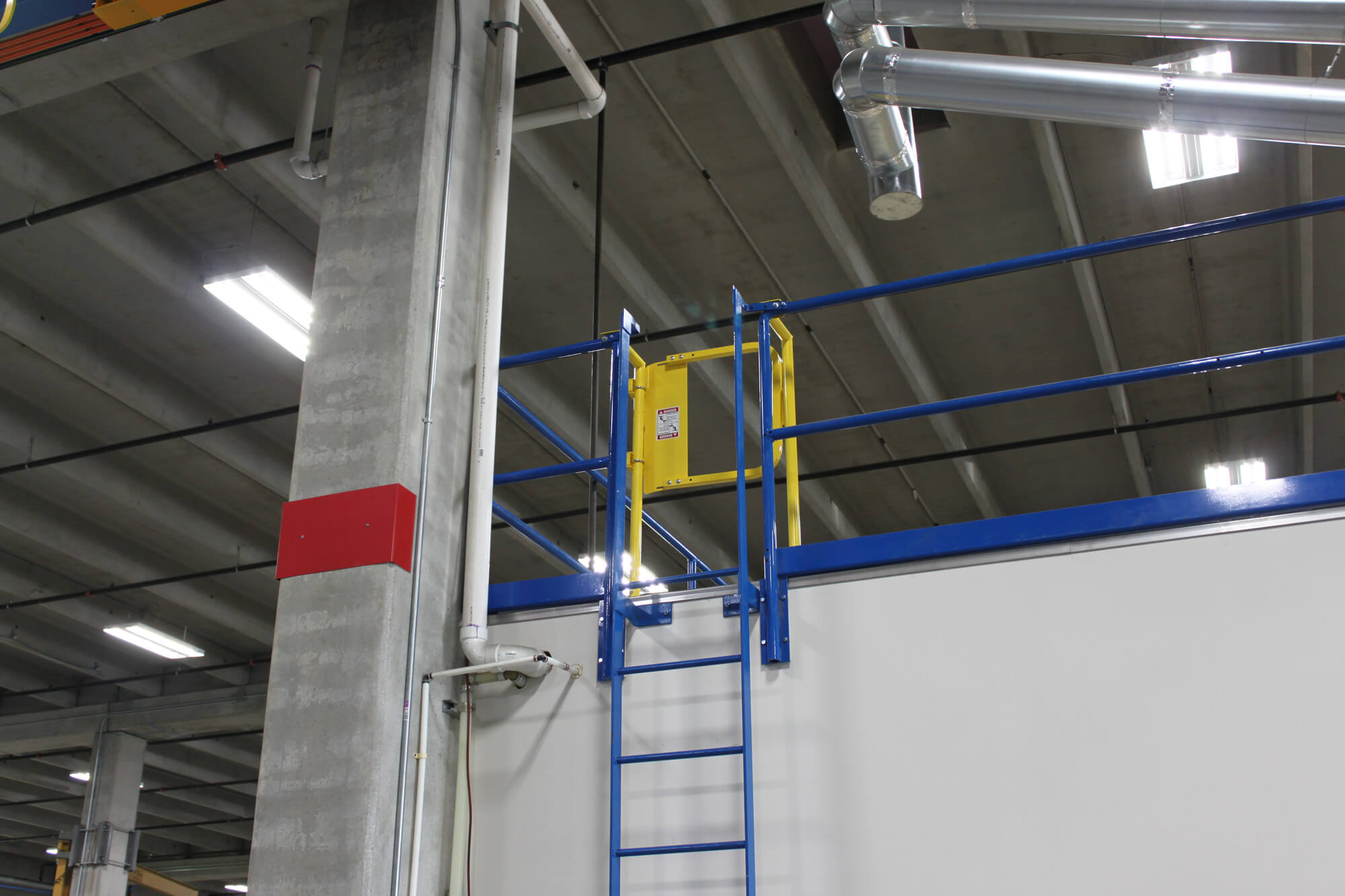Adjustable Safety Gate - Self-closing fall protection swing gate - Fits openings from 18 in. to 36 in. - Easy installation in minutes  - Meets OSHA, CE and ANSI guardrail standards - PS DOORS EdgeHalt ASG-1836 image 1