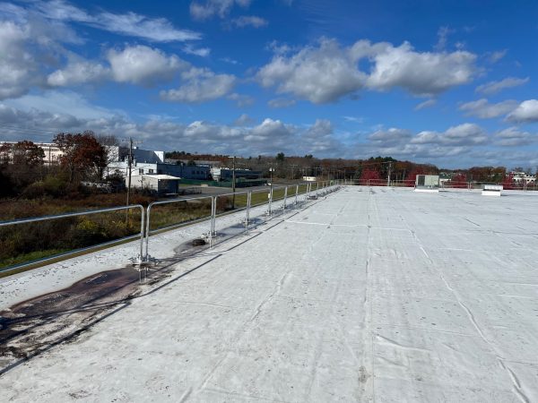 Safety Rail 2000 (SR2K) rooftop guardrail system - Non-penetrating fall protection safety rail - Portable or permanent installation - OSHA compliant - BlueWater SR2000