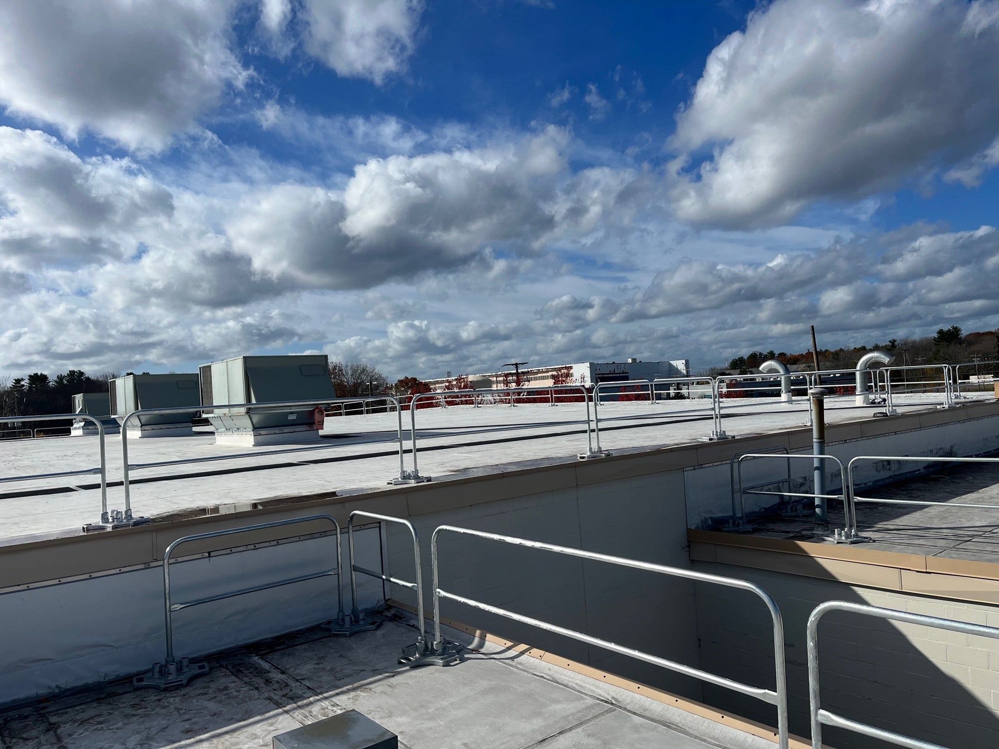 Safety Rail 2000 (SR2K) rooftop guardrail system - Non-penetrating fall protection safety rail - Portable or permanent installation - OSHA compliant - BlueWater SR2000