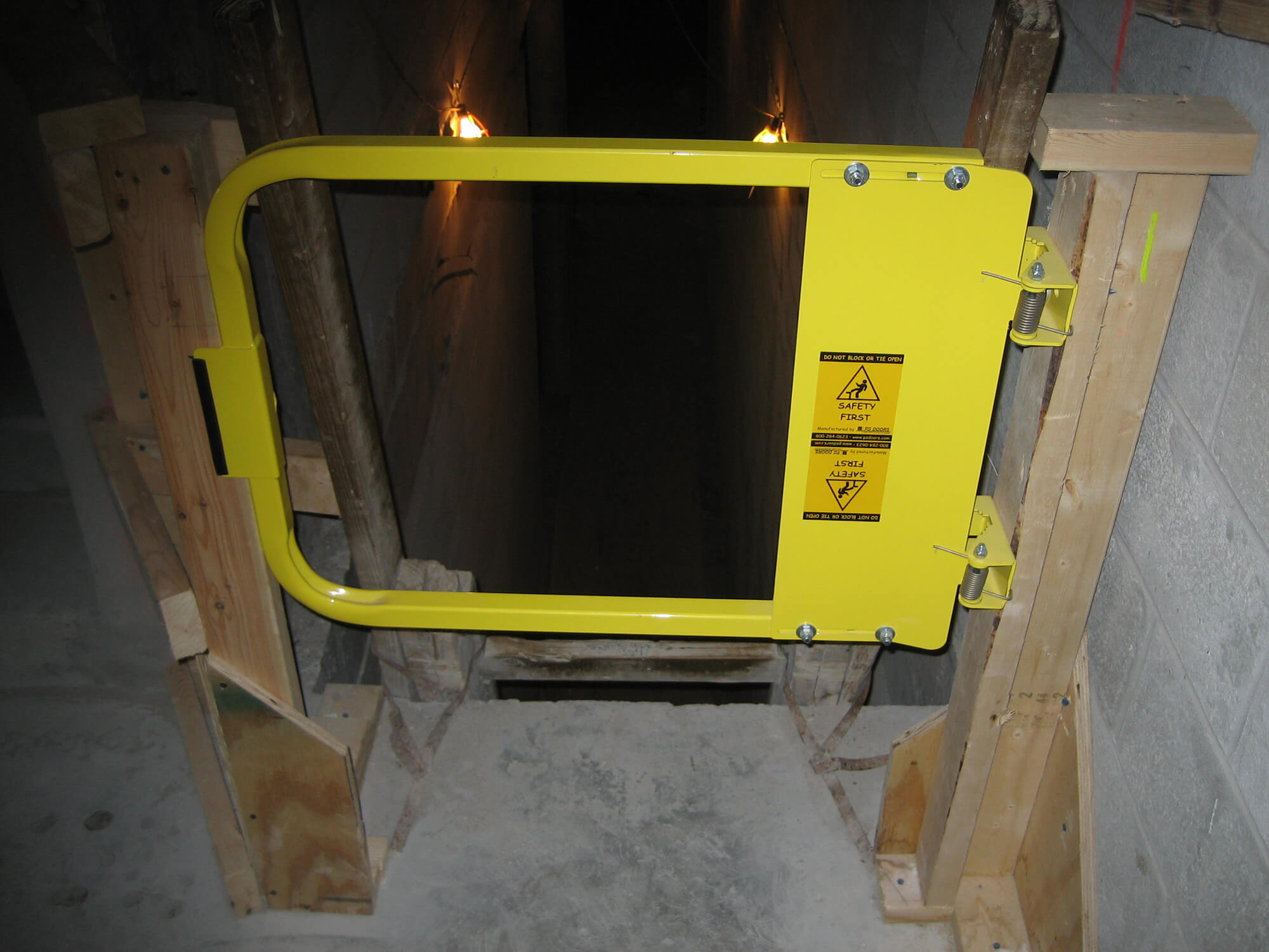 Ladder Safety Gate - EdgeHalt Self-closing industrial swing gate - Universal swing direction - Fits adjustable width openings - OSHA &amp; ANSI Compliant - Passive fall protection safety gate - PS DOORS LSG image 1