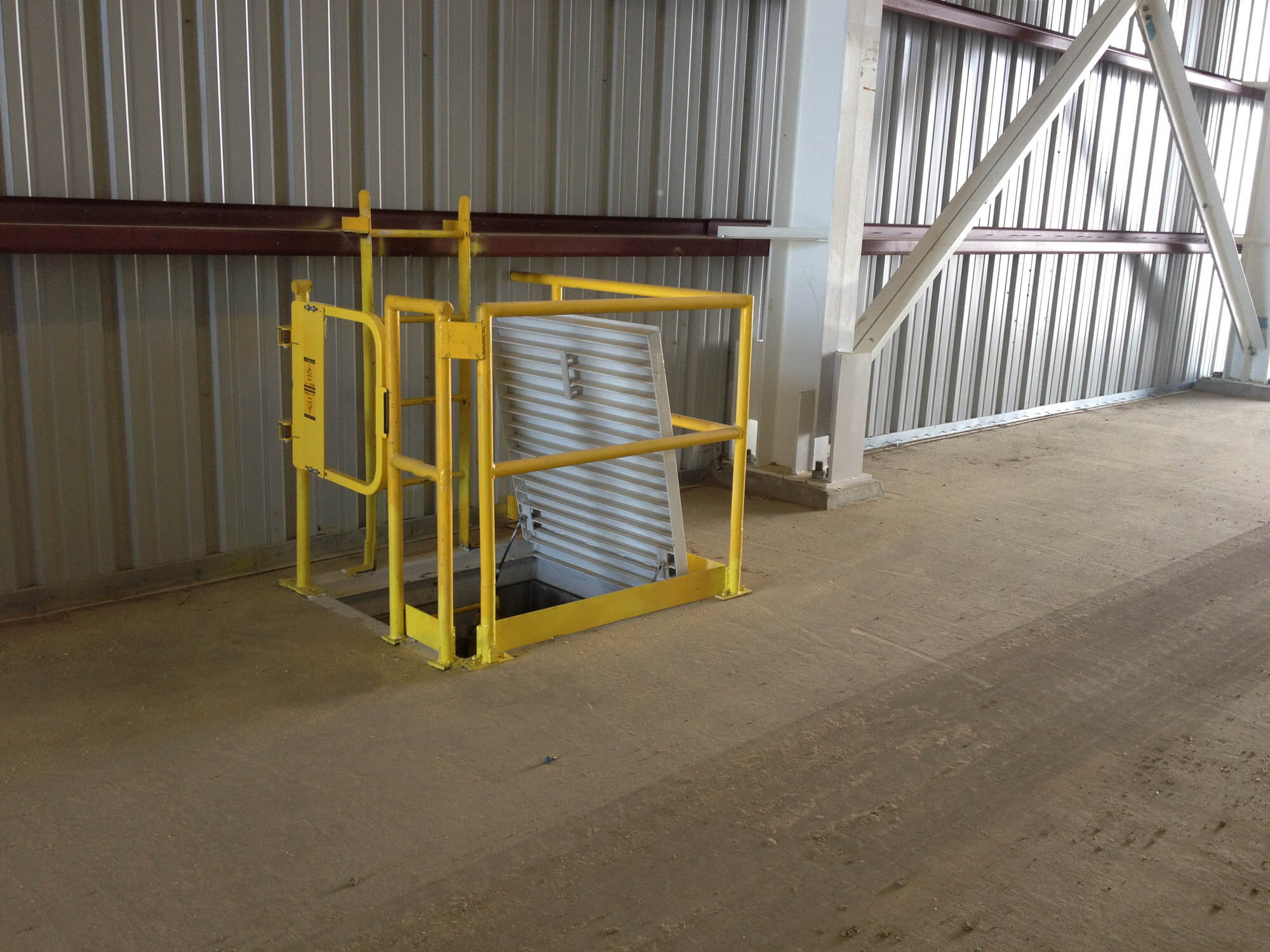 Ladder Safety Gate - EdgeHalt Self-closing industrial swing gate - Universal swing direction - Fits adjustable width openings - OSHA &amp; ANSI Compliant - Passive fall protection safety gate - PS DOORS LSG image 3