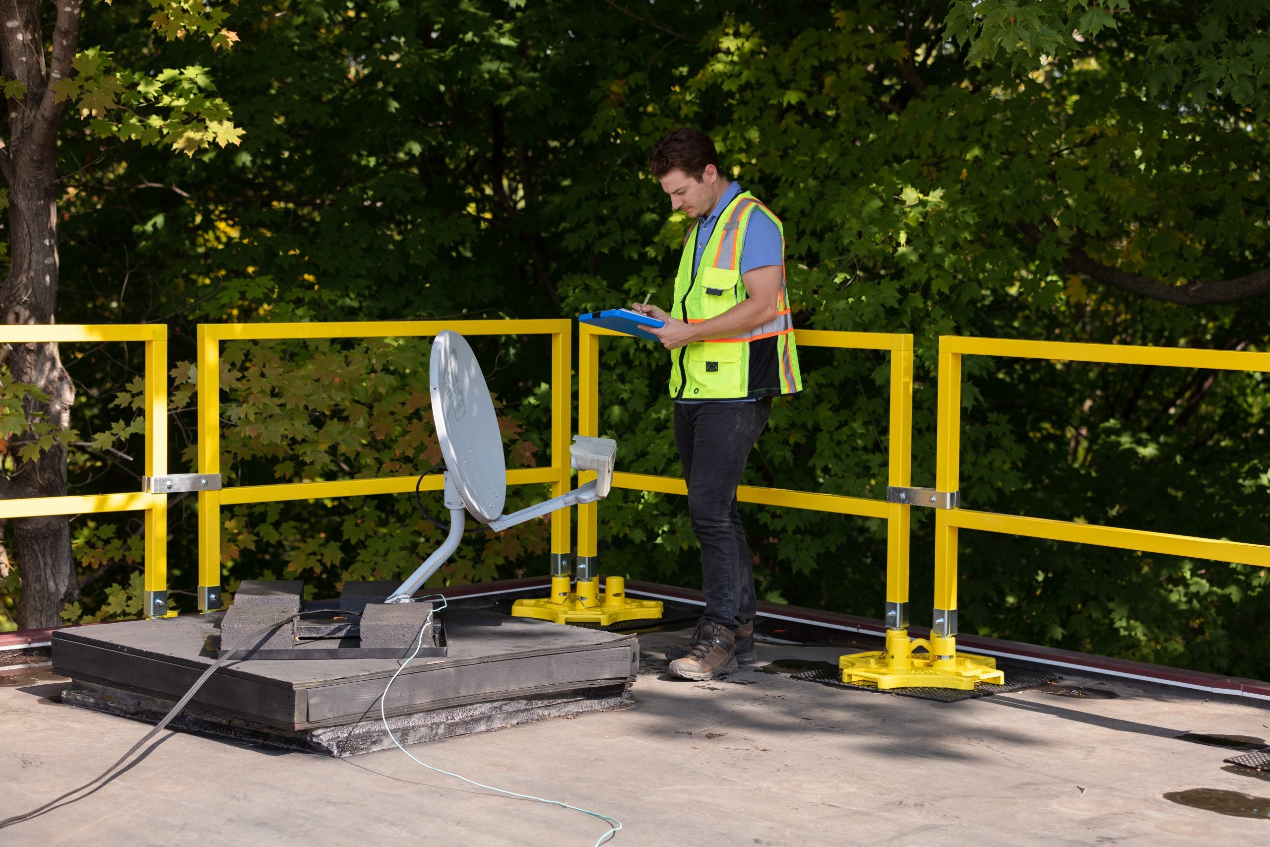 SafetyRail 2000FG – Fiberglass Guardrail System - BlueWater