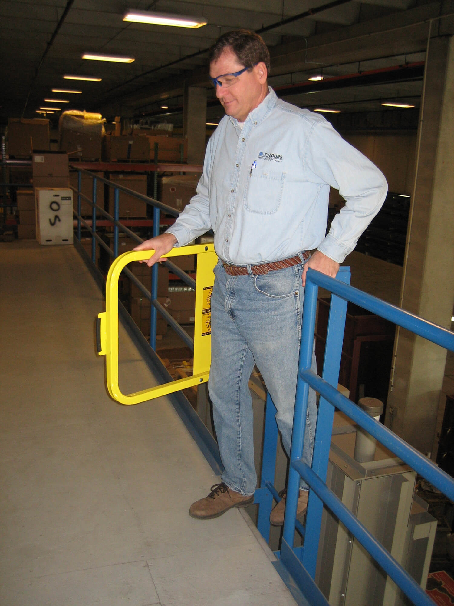 Ladder Safety Gate - EdgeHalt Self-closing industrial swing gate - Universal swing direction - Fits adjustable width openings - OSHA &amp; ANSI Compliant - Passive fall protection safety gate - PS DOORS LSG image 4