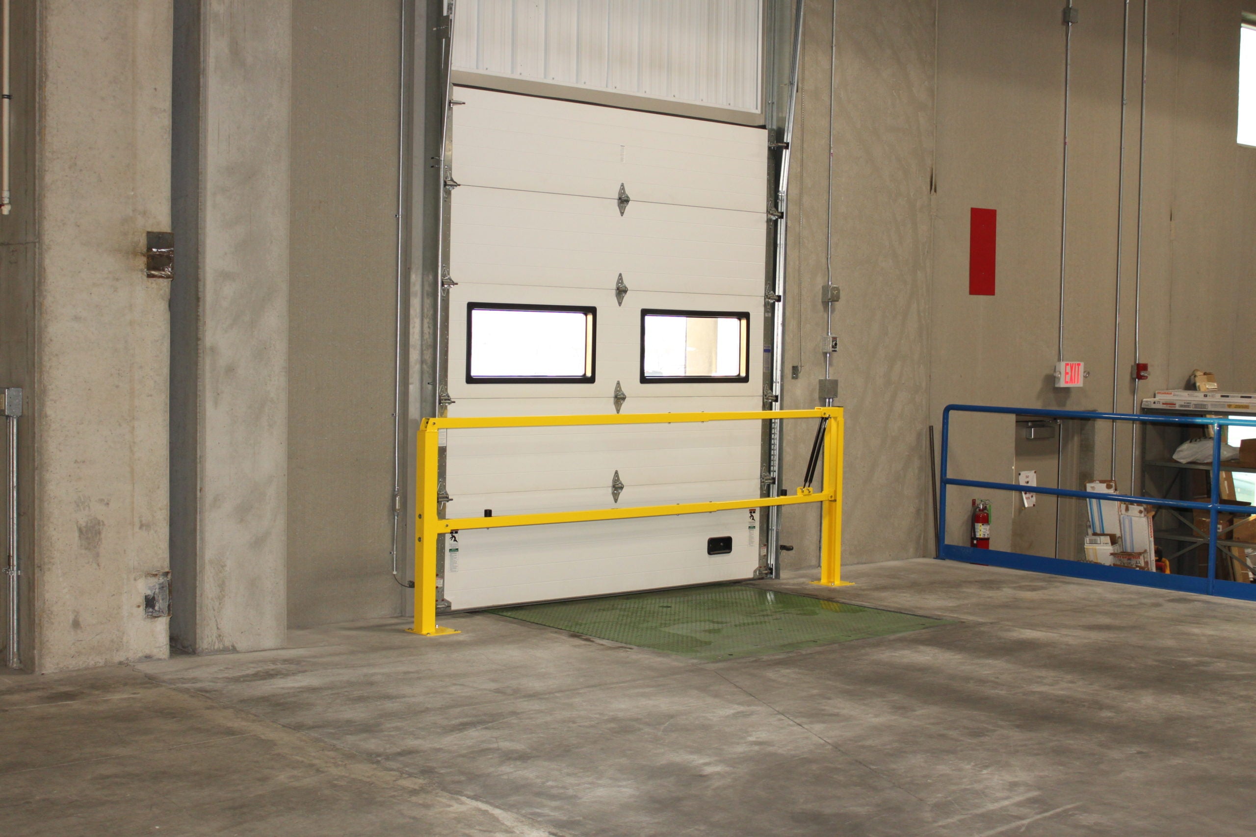 Adjustable Safety Gate - Prevents falls from docks, bays &amp; exposed edges - Adjustable width - Slam-proof design - 90-degree vertical lift - PS DOORS ESG - EdgeSafe Smart Gate image 4