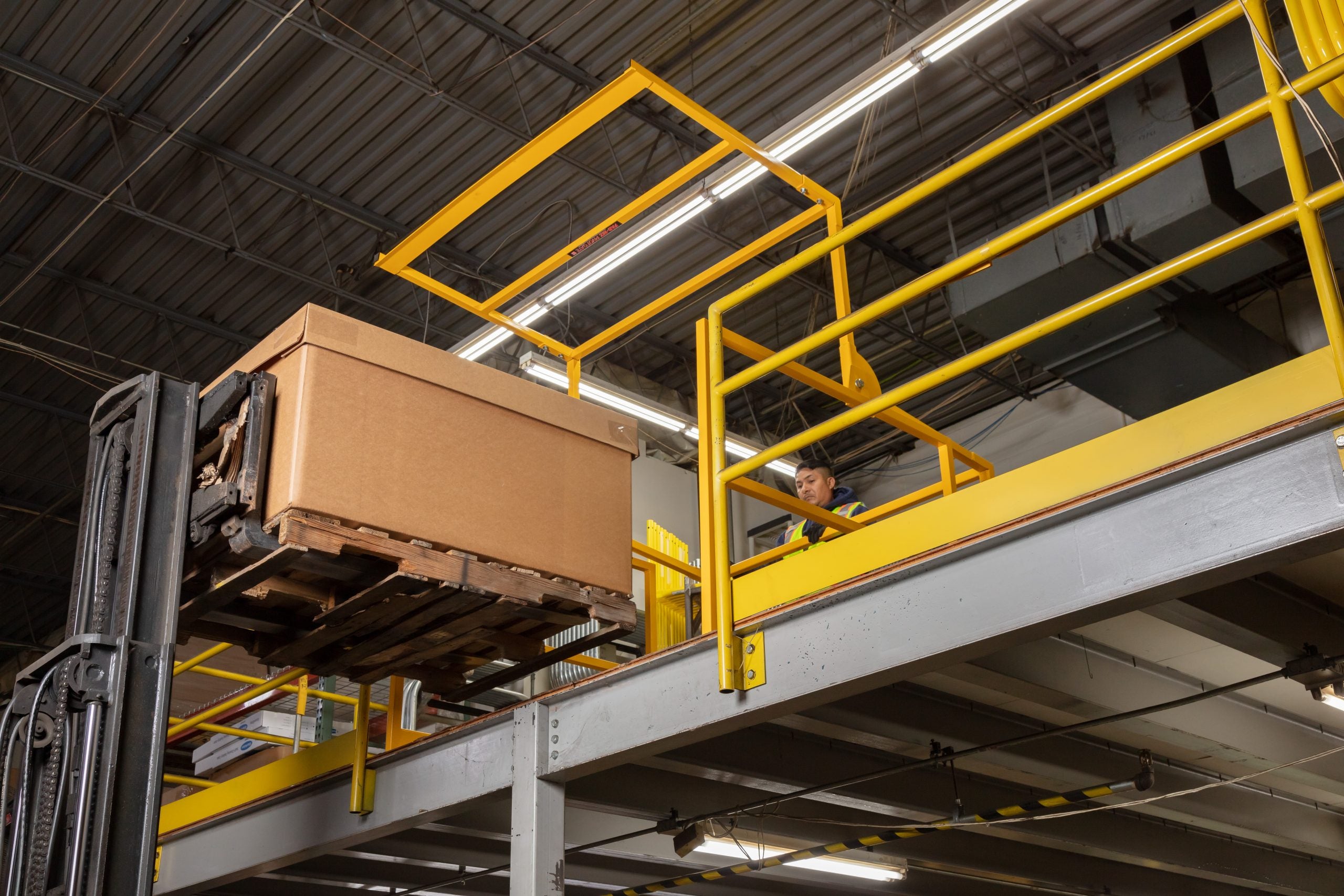 Pivoting Mezzanine Gate - MZ Series - Fabenco MZ14 image 6