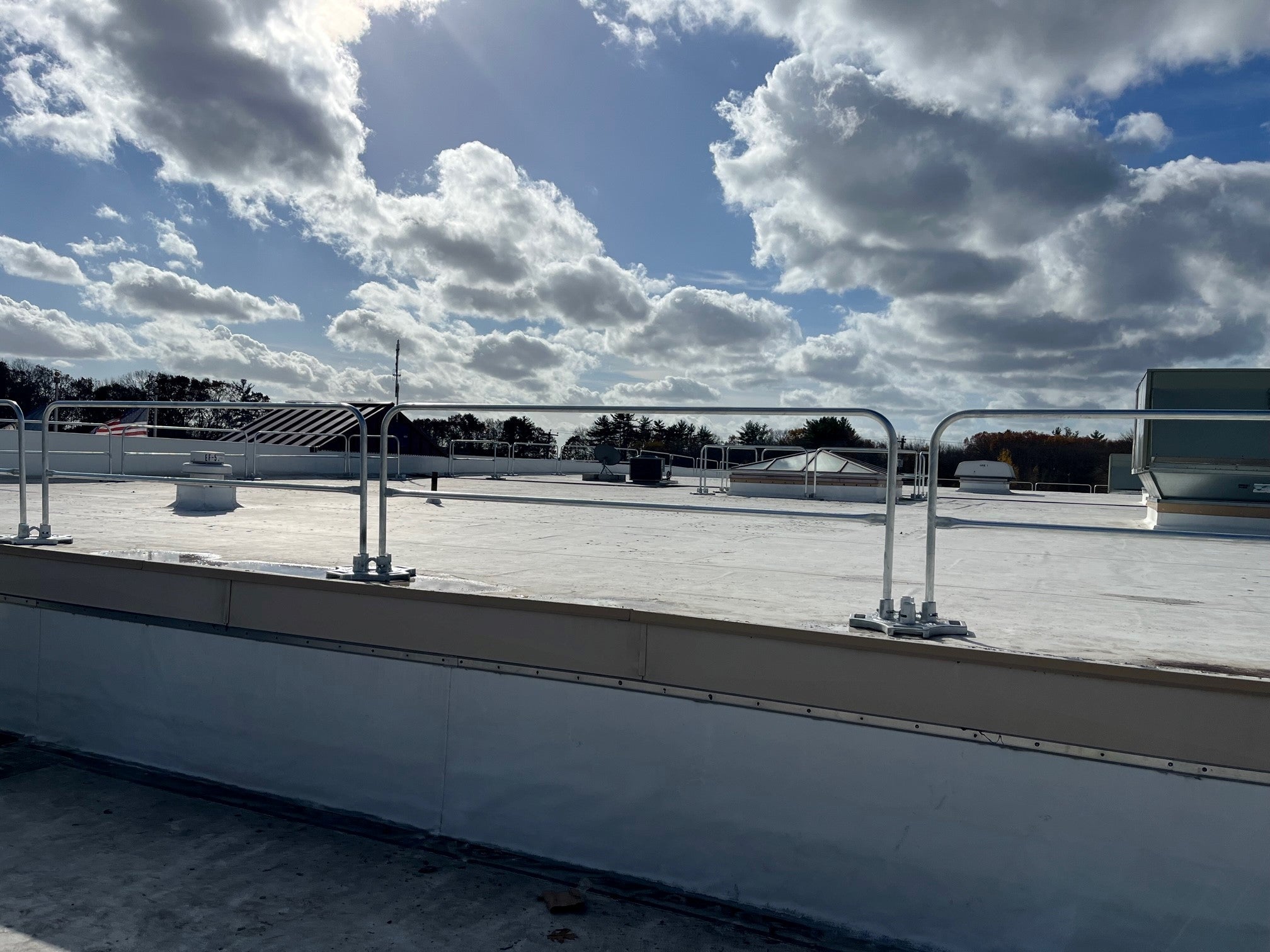 Safety Rail 2000 (SR2K) rooftop guardrail system - Non-penetrating fall protection safety rail - Portable or permanent installation - OSHA compliant - BlueWater SR2000